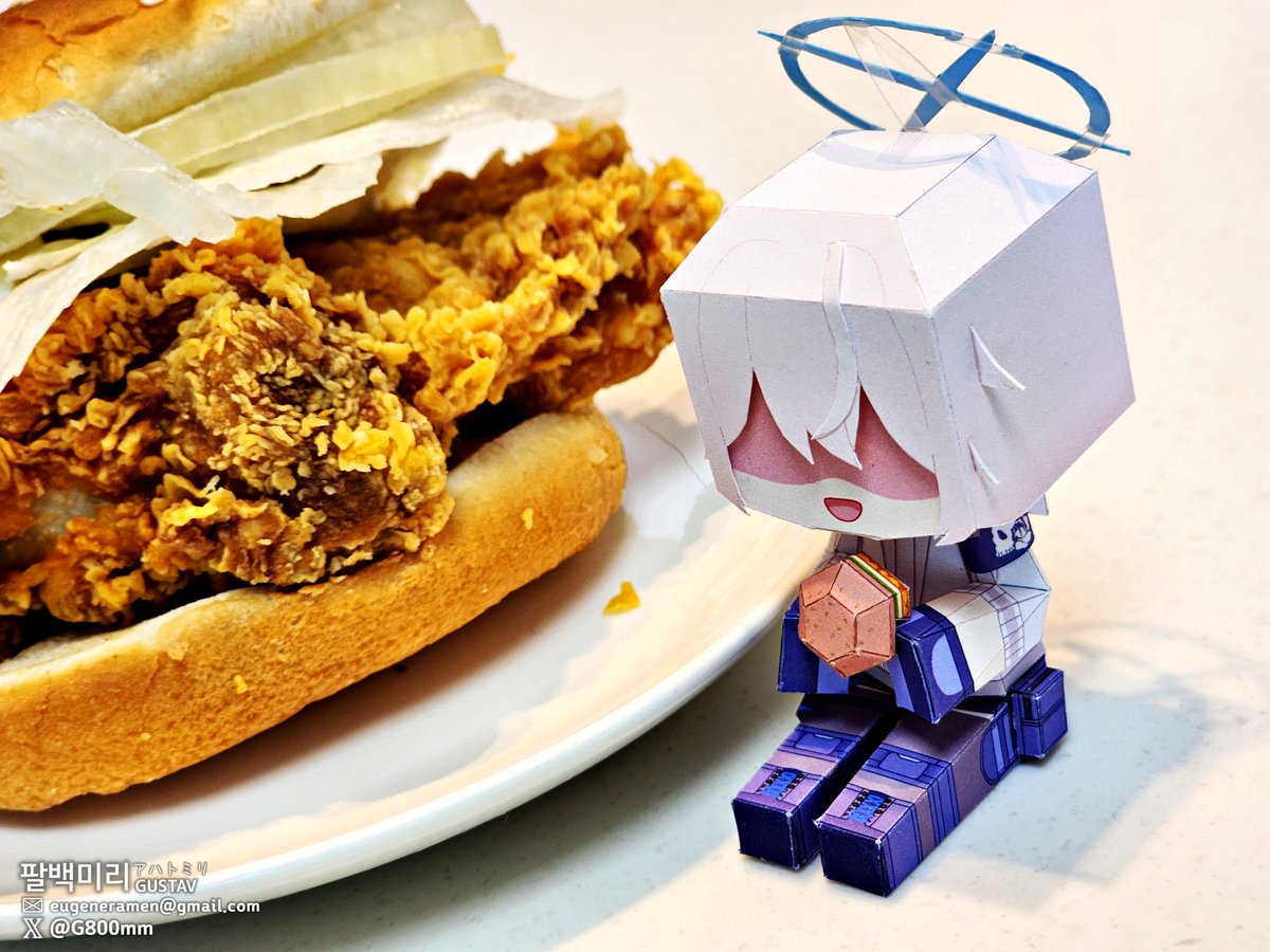 팔백미리 / アハトミリ tweet media