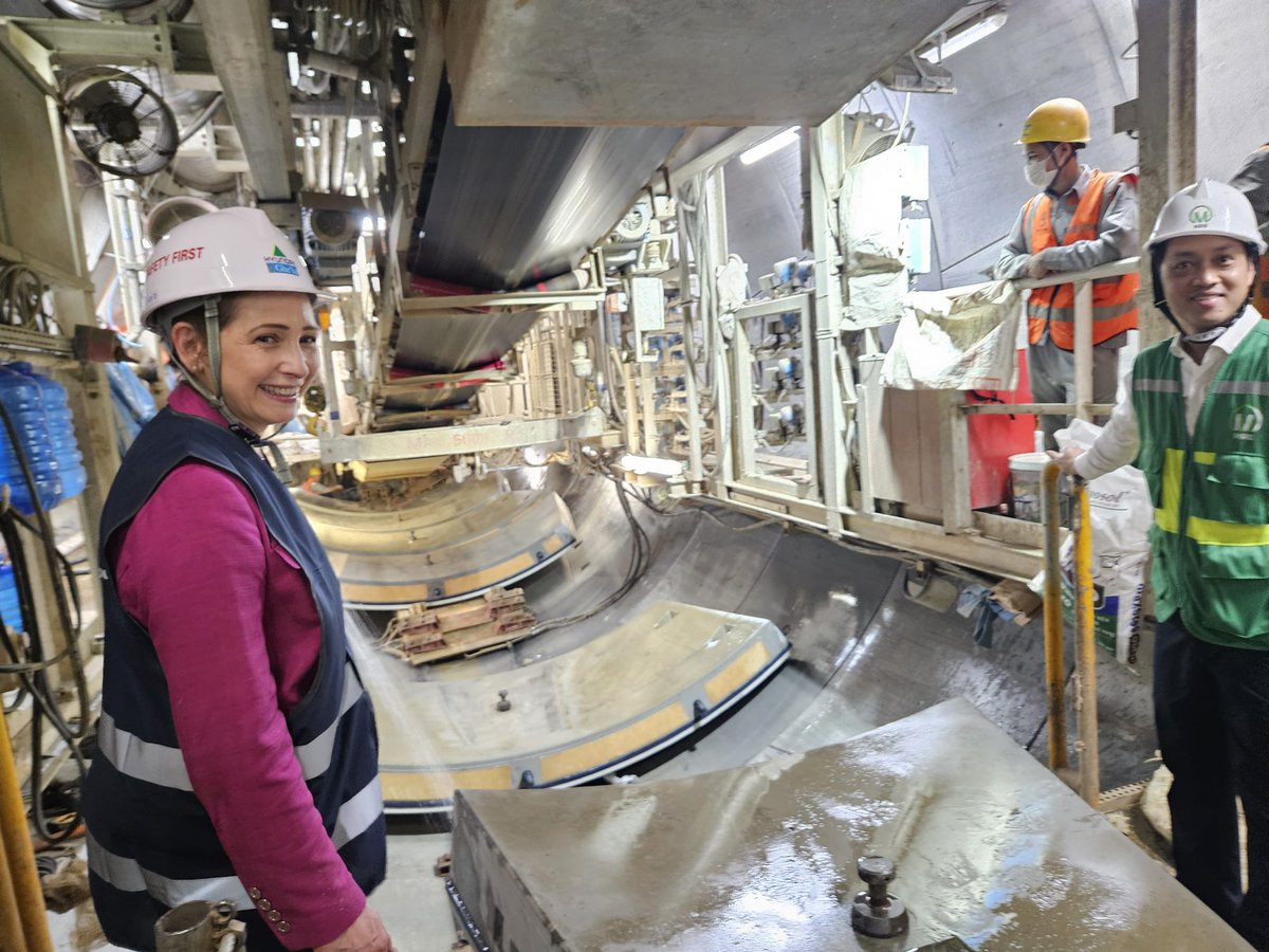 JGuerrier_EU's tweet photo. A great pleasure to witness good progress of the ongoing #TeamEurope-funded construction of Hanoi Metro Line 3’s underground section – a flagship #GlobalGateway project in Vietnam that significantly contributes to Vietnam’s development of smart urban mobility infrastructures, and a green carbon-neutral future for all. 

This morning’s Metro Line 3 visit with EIB Vice President @nicolabeerfdp marks the start of an eventful week, with both Commissioner @JozefSikela and VP Beer attending tomorrow’s EU-Vietnam #GlobalGateway Business and Investment Forum, followed by other high-level meetings.