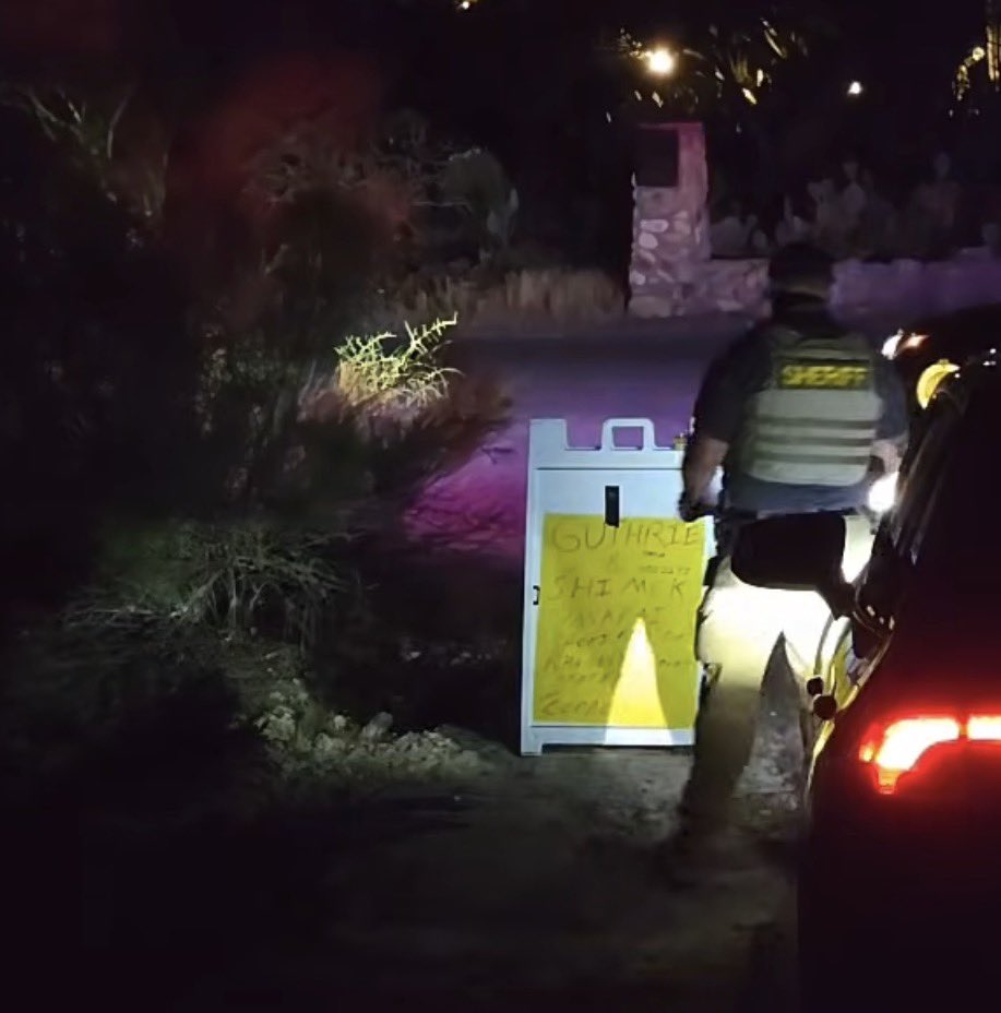 Adriienne F tweet media