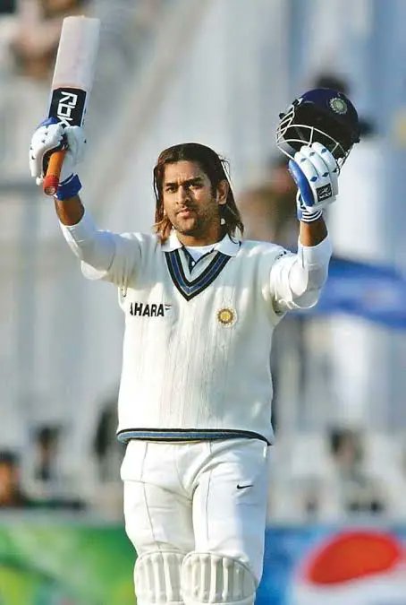 चेन्नई सुपर किंग के एक इवेंट में MS धोनी का बड़ा बयान..

Sivakarthikeyan, = मजाकिया अंदाज में MS धोनी से कहा आप लंबी उम्र तक IPL खेल सकते हैं 

MS धोनी = मुश्किल होगा पर कोशिश कर सकता हूं..

44 साल की उम्र में भी धोनी IPL 2026 में अपना 19वां सीजन खेलने जा रहे हैं। हालांकि