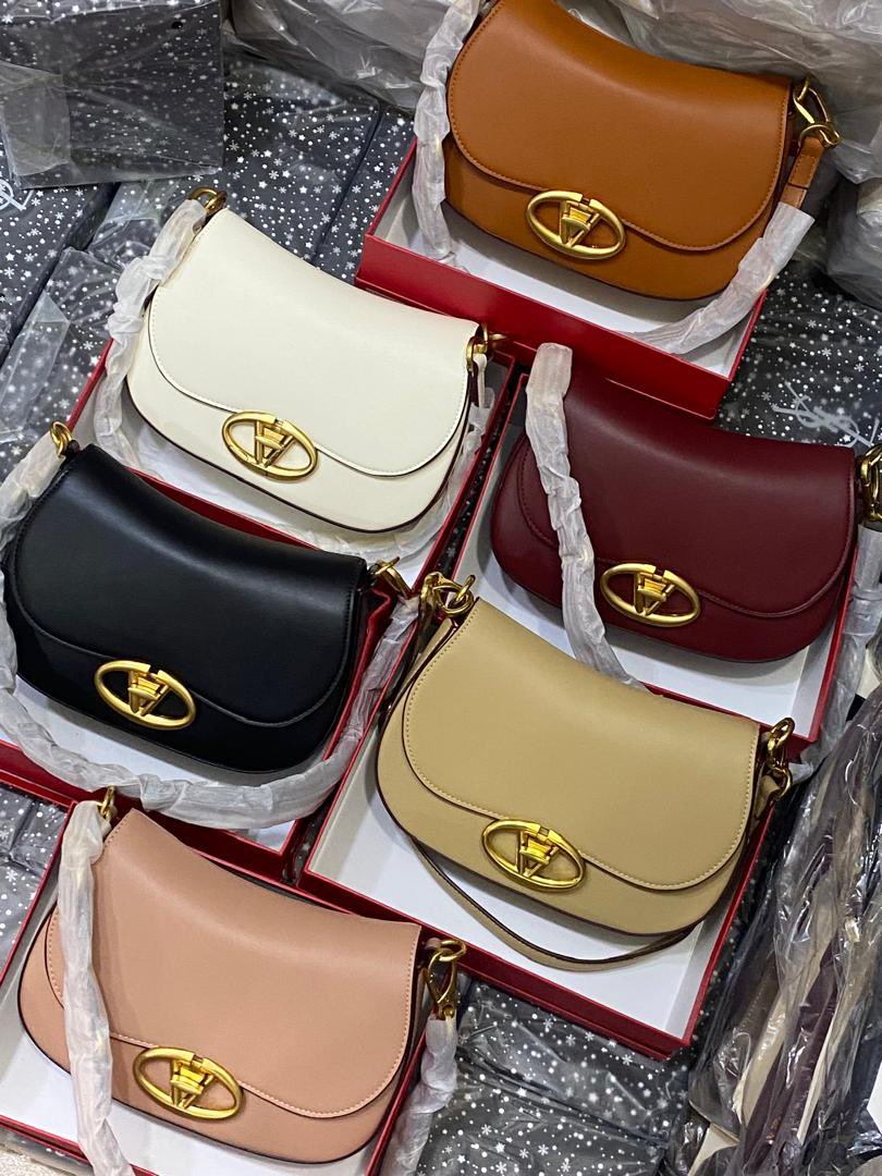 valking0014's tweet photo. Which shade is stealing your heart? ๐โจ From classic black to soft blush and bold red, these beauties are ready to elevate every look. Drop your fave below! ๐โค๏ธ๐ค
โฆ30k only
Nationwide delivery
๐
#ValentinoVibes #BagGoals #LuxuryAddict https://t.co/W6hqzNoPmn
