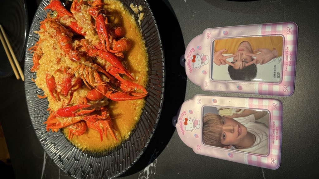 상하이  3일차 :머리 드라이 또 받고 (너무조음😭😭) 우캉맨션보고 걷고 베이징덕먹고 쇼핑하고 영원히걷다가 홍쿠이지아 먹고 잠들었습니다 💤 +5kg