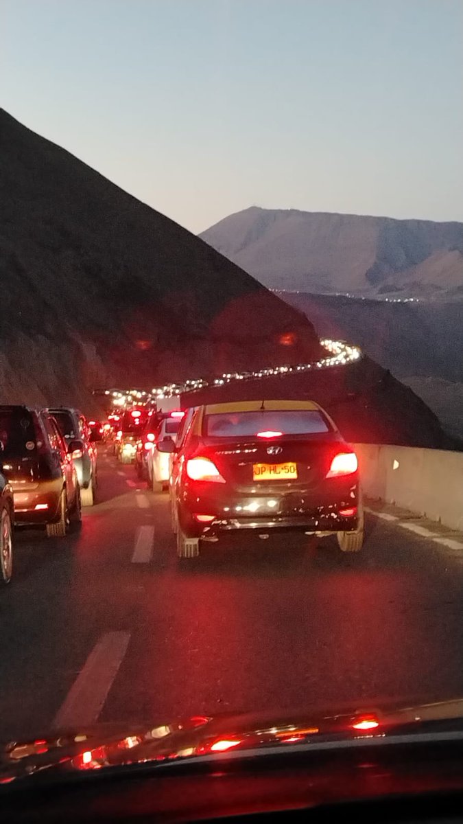 Accidente ruta a 16 de bajada entre el zigzag y la línea del tren cuatro vehículos involucrados