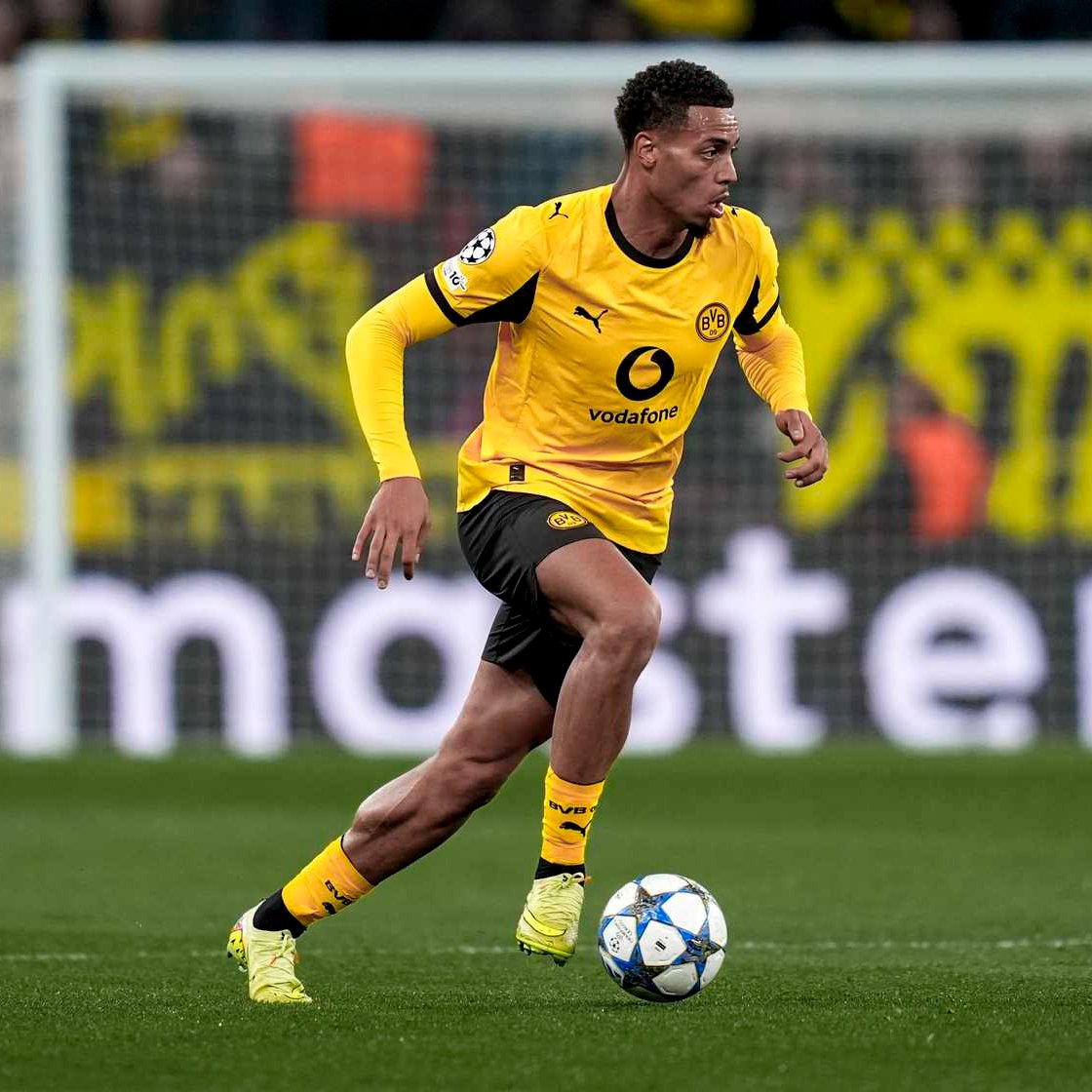 Get German Football News tweet media