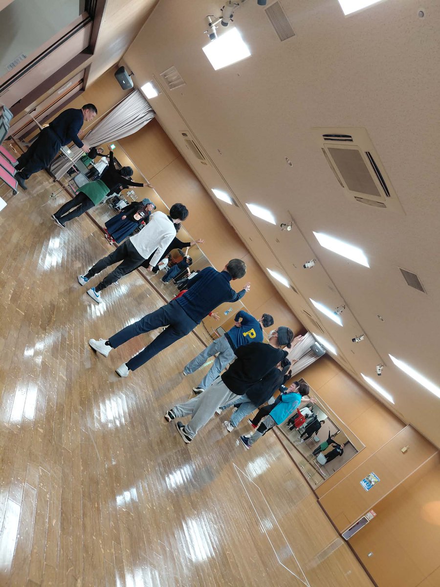 doramamon's tweet photo. こんばんは😁✨✨
今度おきkobo に出演して下さる
山辺ユリコさん率いる劇団はーとふるはんどさんの稽古場へ😍
わぁお大所帯～久々のお稽古場にワクワクです～声出したくなる
おぼんこぼんのおぼんさんも
みんなで写真撮る時、掛け声で
ほんと笑わせて下さり自然と( *´艸｀)笑みこぼれる～
感動の嵐～ https://t.co/u3BG4eOZ7Q