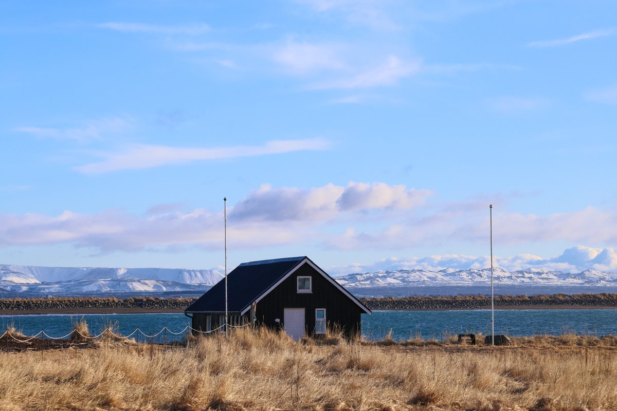 집들의 생김새도 영향이 있었던 거 같고
목조 요소가 돋보이는 알록달록한 집들이 귀여웠다
건물들도 정형화 된 모습이 아니라 특이했고...