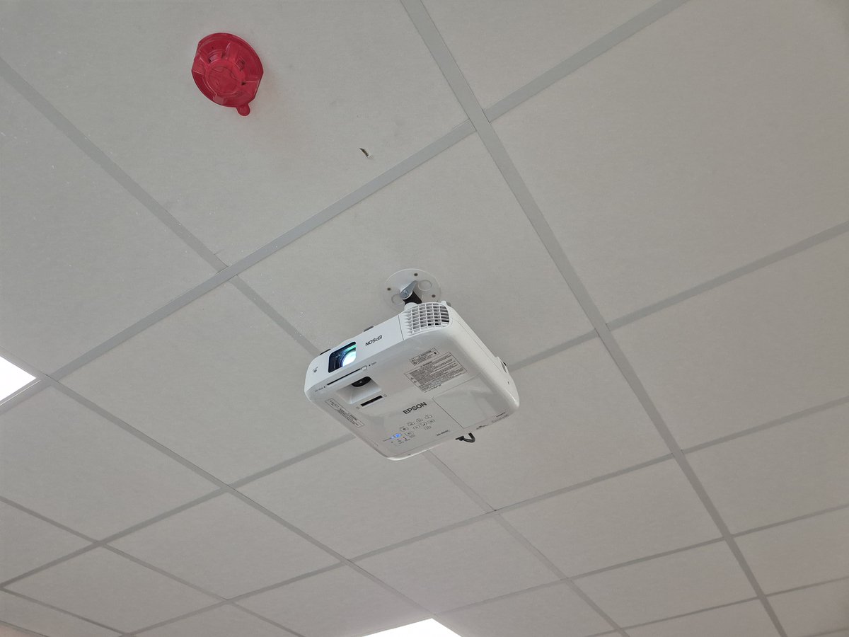 Practical_AV's tweet photo. We have installed an AV meeting system in Birmingham. 3 Meeting Rooms with identical set-ups for meetings within an office environment. 4200 Lumen WUXGA @EpsonUK projectors and 2m Electric Projection Screens from @Sapphire_AV. 2 Ceiling Speakers per room
https://t.co/ISXETprZ4w https://t.co/IpDAhhqMSg