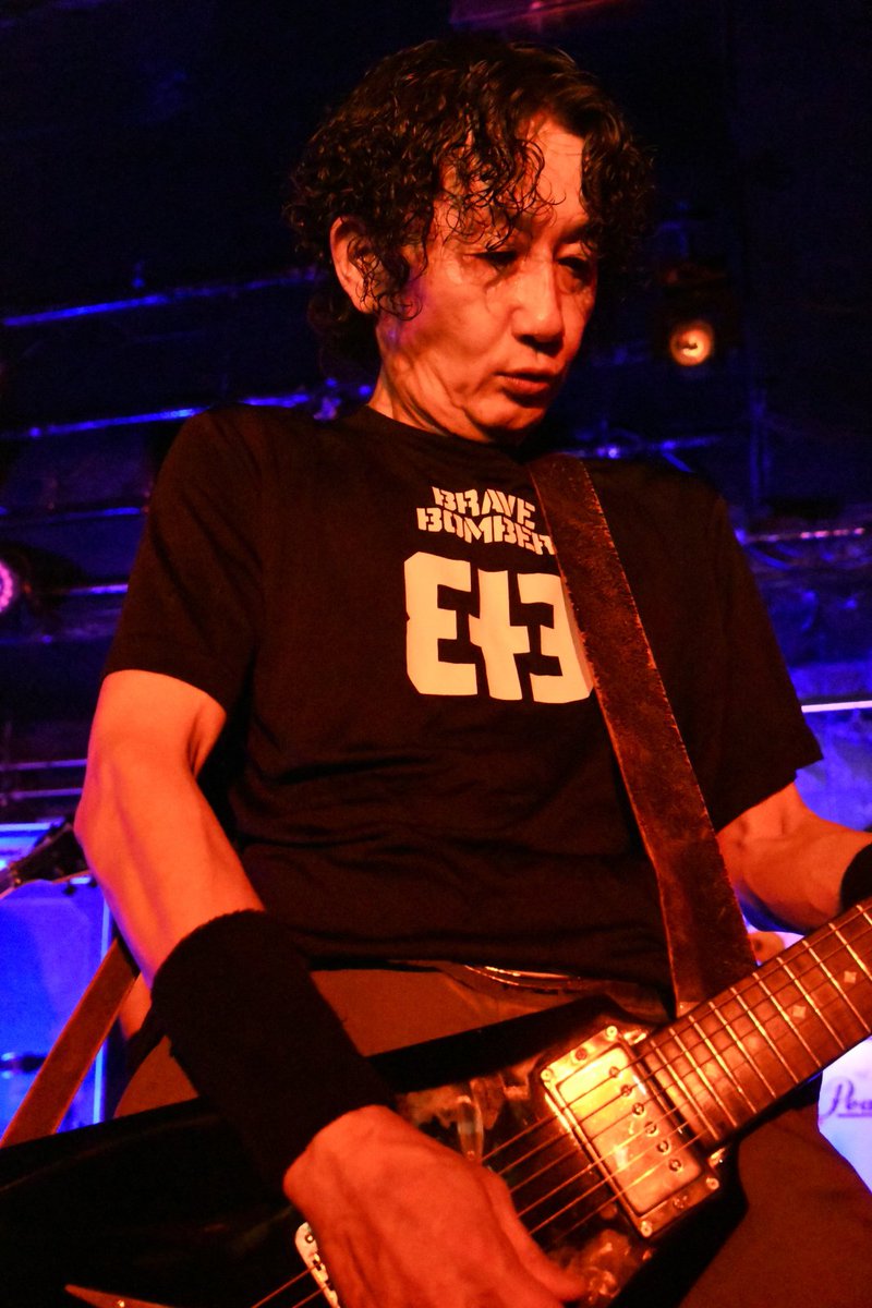 amantoskanda's tweet photo. 3/21池袋BlackHall
長年観てきたBRAVE BOMBERがまた眠りについた。
1stデモを受け取ってから何年経ったんだろ。
ライブ通いは何十年もしているが、解散や一時停止、行方不明(笑)とか色々見てきた。
止まろうが何だろーが、好きなバンドは変わらないね。
音楽とはそーいうもんだ。
BRAVERとして感謝。 https://t.co/0OxUupWMra