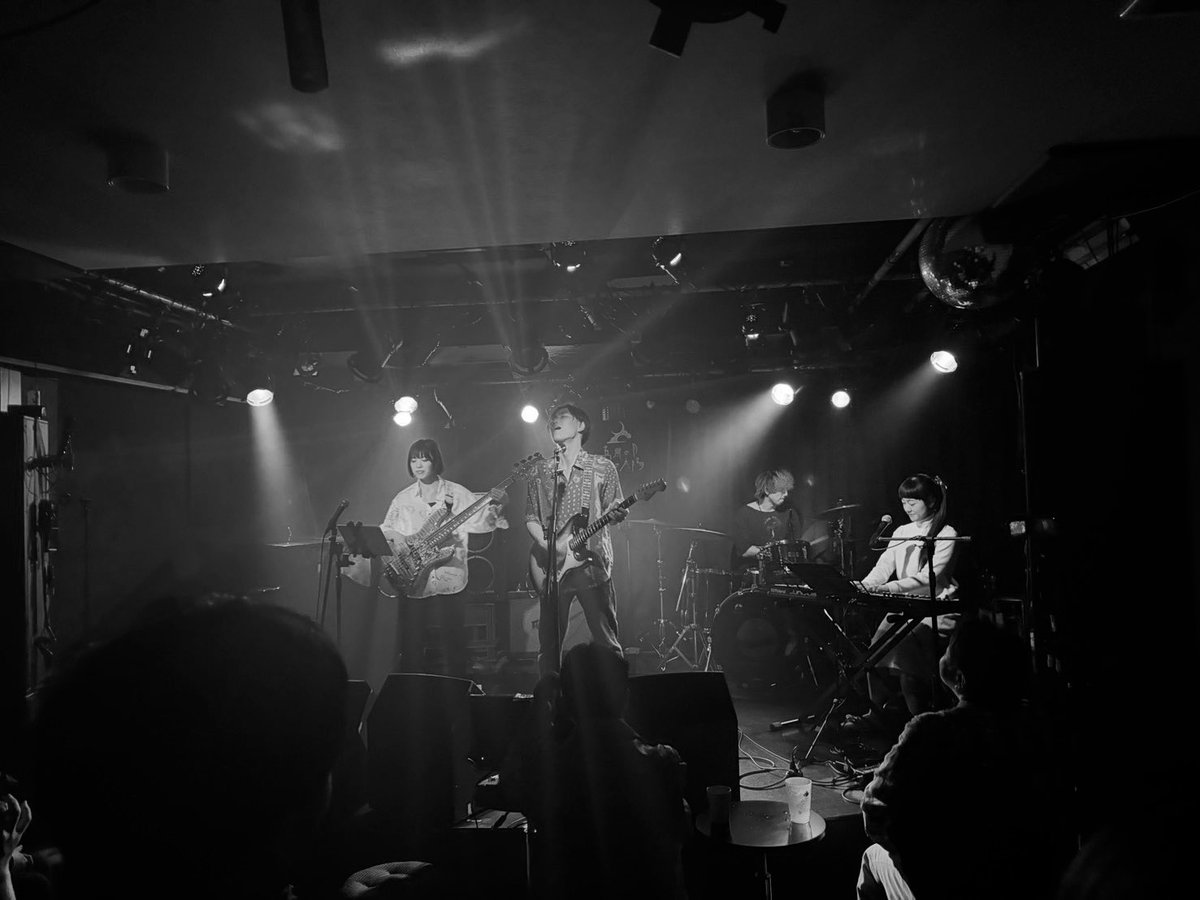 its_asako's tweet photo. 2026.3.22.sun.
東新宿 真昼の月夜の太陽
“Soul Picnic”

#オトナノケイオン
シンセサイザーで参加させていただきました🎹

素敵なバンドメンバーの皆さまに混ぜていただき楽しみながらライヴに挑めたと共に、この日の出演者全員に声をかけたくなるほど皆さま素晴らしく、終始心身ともに躍り続けておりました

とても有り難く幸せな夜でした
たくさんのご来場・配信ご視聴
ありがとうございました🤲🏻