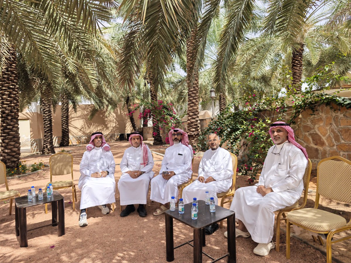 في #بيت_البيئيين في محافظة #الزلفي
سعدت بزيارة كريمة من الزميل الغالي عبدالله فوزان الشايع، و أخيه رجل الأعمال شايع الشايع، و أخيهم محمد، وابن أخيهم عبدالله حمد الشايع.
كل الشكر والتقدير على كريم الزيارة.
#سمنان #جريبيعة