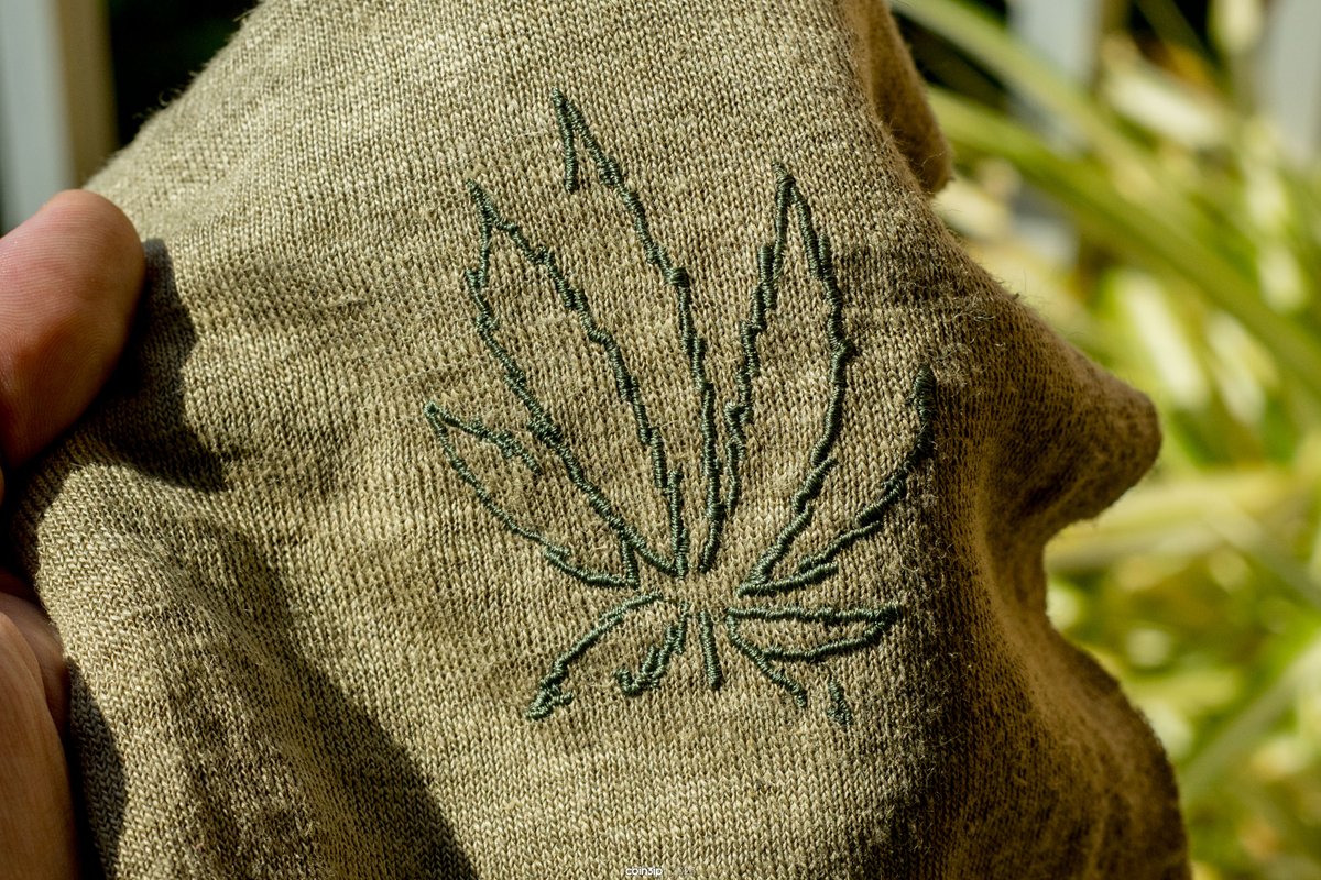 premier test - Broderie sur Chanvre.