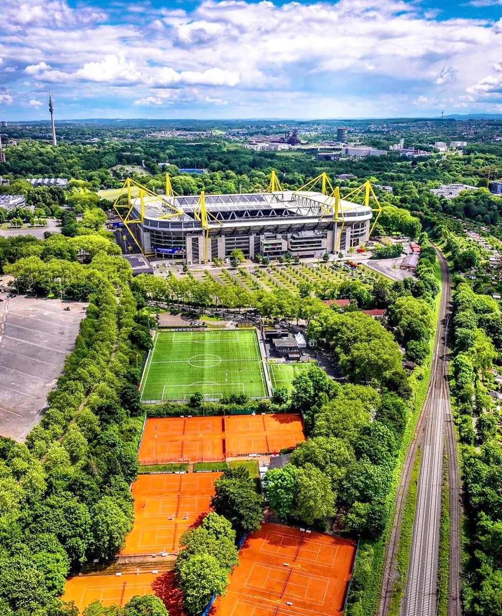 PrettyCitiesX's tweet photo. Dortmund, Germany 🇩🇪 https://t.co/zPEsVOxyd4