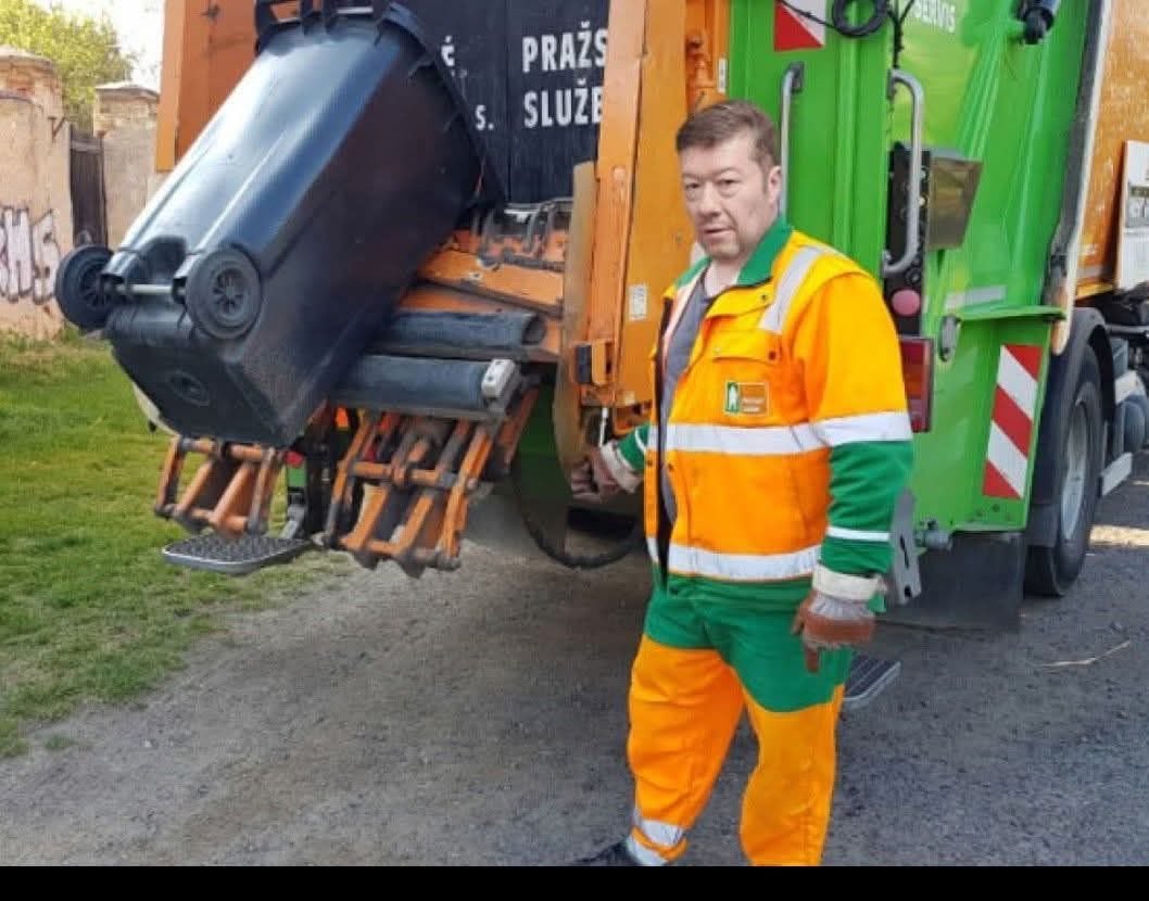 Chebná elektrónka é třenáct tweet media