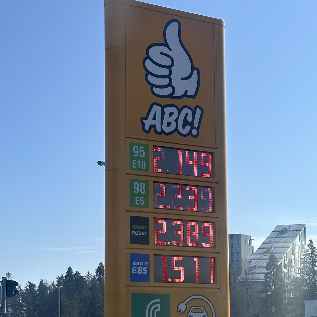 queen in the north tweet media