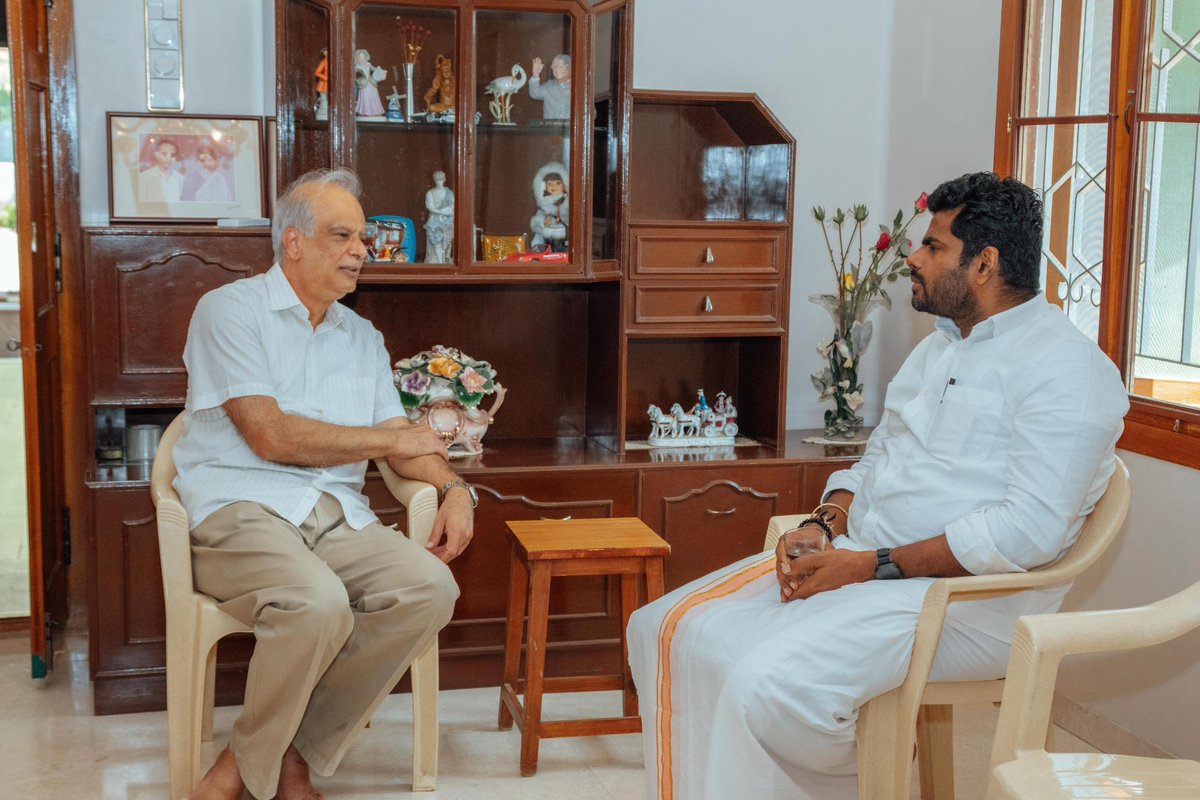 annamalai_k's tweet photo. இன்றைய தினம் உடுமலைபேட்டையில், தமிழ்நாடு கம்ம நாயுடு மகாஜன சங்கத்தின் மாநில தலைவர் திரு. ரவீந்திரன் கெங்குசாமி  நாயுடு அவர்களது இல்லத்திற்கு நேரில் சென்று, சில தினங்களுக்கு முன்பு, வயது மூப்பு காரணமாக இறைவனடி சேர்ந்த, அவரது தாயார் திருமதி.ராஜலட்சுமி கெங்குசாமி நாயுடு அவர்களின் புகைப்படத்திற்கு மலர் தூவி அஞ்சலி செலுத்தினேன். 

இன்று வரை ஏழை எளிய மக்களுக்கு சிறப்பான கல்வியை வழங்கி வரும் RG கல்வி நிறுவனங்களை நிறுவி கல்வி தந்தையாகவும், தானத்தில் வள்ளலாகவும் வாழ்ந்து மறைந்த திரு.கெங்குசாமி நாயுடு அய்யா அவர்களின் மனைவி திருமதி. ராஜலட்சுமி அவர்களின் இழப்பு பேரிழப்பாகும். தாயை இழந்து வாடும் குடும்பத்தினருக்கு எனது ஆழ்ந்த இரங்கல்களை தெரிவித்து கொள்கிறேன்.

ஓம் சாந்தி!

@balaji_utham