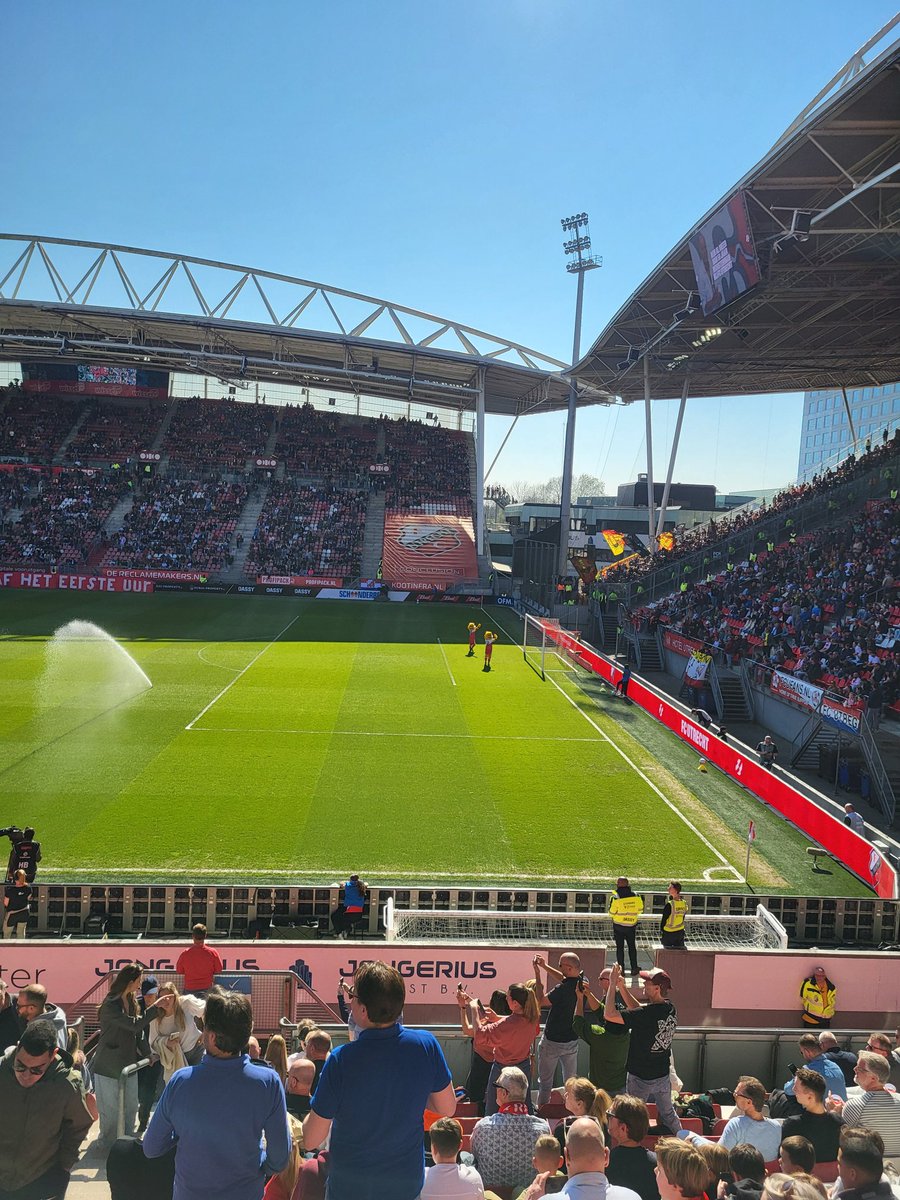 Marco van den Berge tweet media