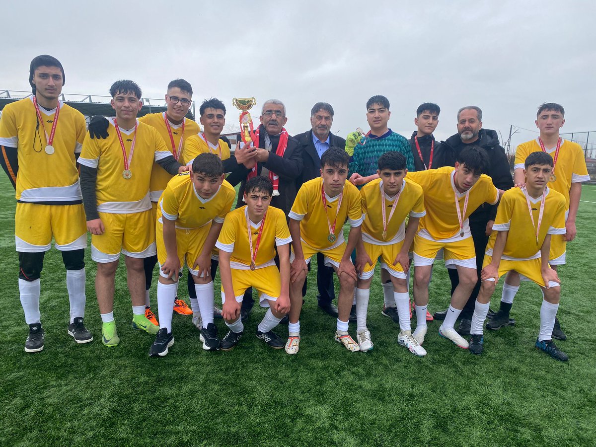 2025-2026 Amatör Lig'sezonu U-18  il şampiyonu öz Hasköy spor kutluyorum  Nakti ve malzeme desteğinde bulunan Amatör lerin babası il valimiz sayın Avni Çakır ,a minnettarız <a href="/RTErdogan/">Recep Tayyip Erdoğan</a> <a href="/_cevdetyilmaz/">Cevdet Yılmaz</a> <a href="/OA_BAK/">Dr. Osman Aşkın Bak</a> <a href="/Valiavnicakir/">Avni Çakır</a> <a href="/TCMusValiligi/">T.C. Muş Valiliği</a> <a href="/eminsimsekmus/">Mehmet Emin Şimşek</a> <a href="/mehbaykan/">Mehmet Baykan</a>  <a href="/CihatAbukan/">Cihat ABUKAN</a>