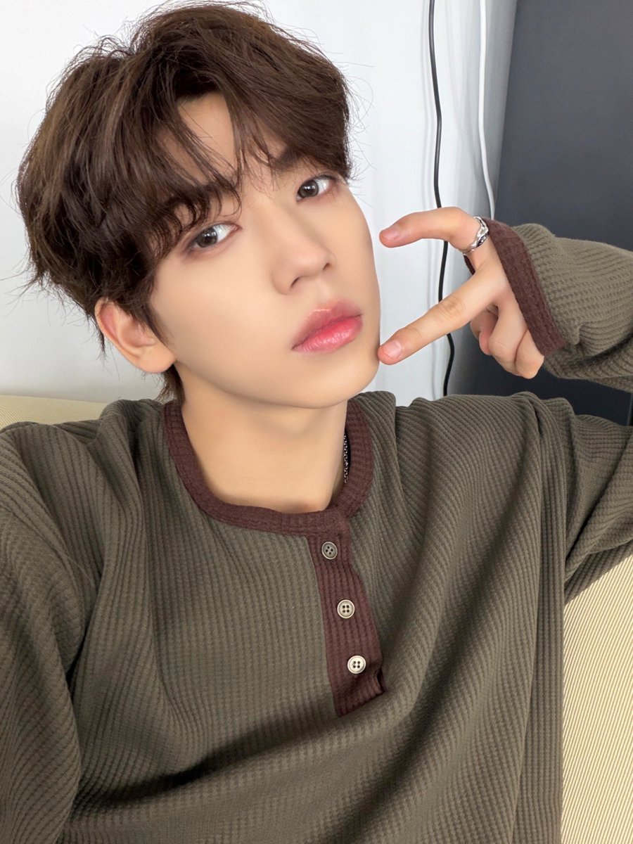 8TURN Members tweet media