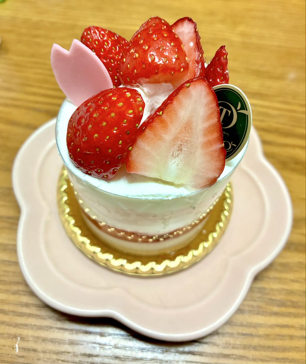 Raimugi_ff's tweet photo. 昨日誕生日！！！だった！！！二日連続ケーキ！！！✌️✌️ https://t.co/jbnextFtPH