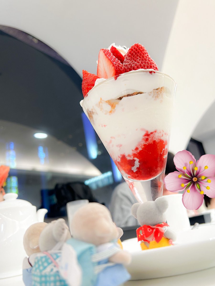mariko_yd1129's tweet photo. 熊本県産いちご🍓パフェ❣️❣️
#熊本県
#いちご https://t.co/ukzCE5LwPB
