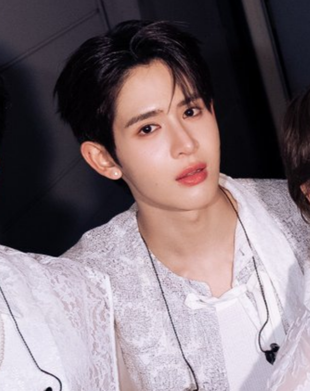 𝐓𝐫𝐞𝐧𝐝 For JamesSu🌼🤍 tweet media