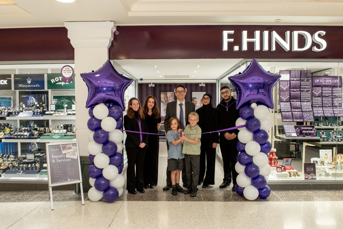 FamilyBizPaul's tweet image. F.Hinds is a finalist for Retailer of the Year (6 stores or more) at the UK Jewellery Awards 2026. A testament to consistent excellence and community focus. Read more: wix.to/FzyK11Q #UKJewelleryAwards @fhindsjewellers #FamilyBusiness