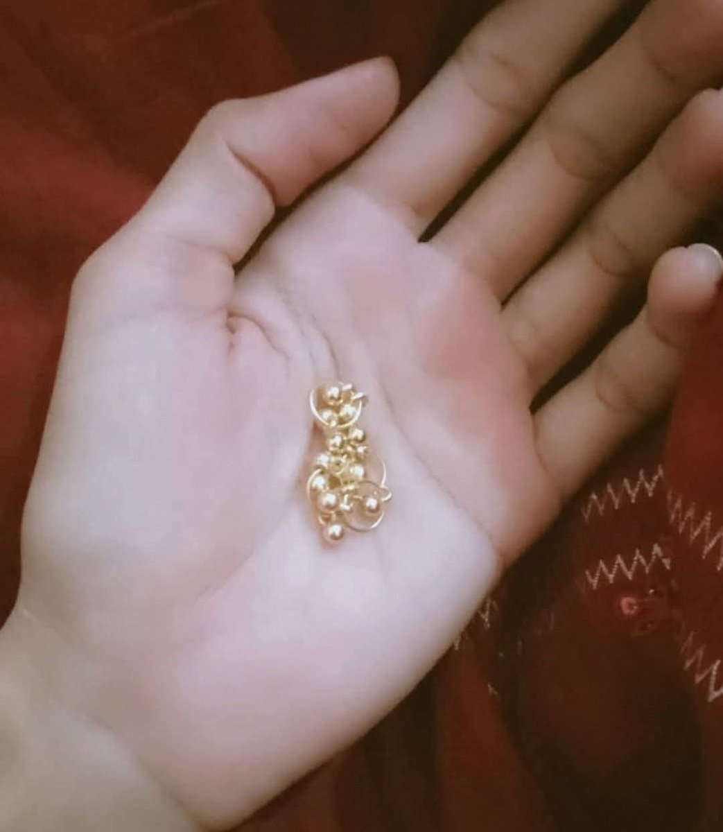 کشمیری چوڑیاں خریدنے والیو یہ تو گرتے پھر رہے ہیں جگہ جگہ🤨🤦‍♀️