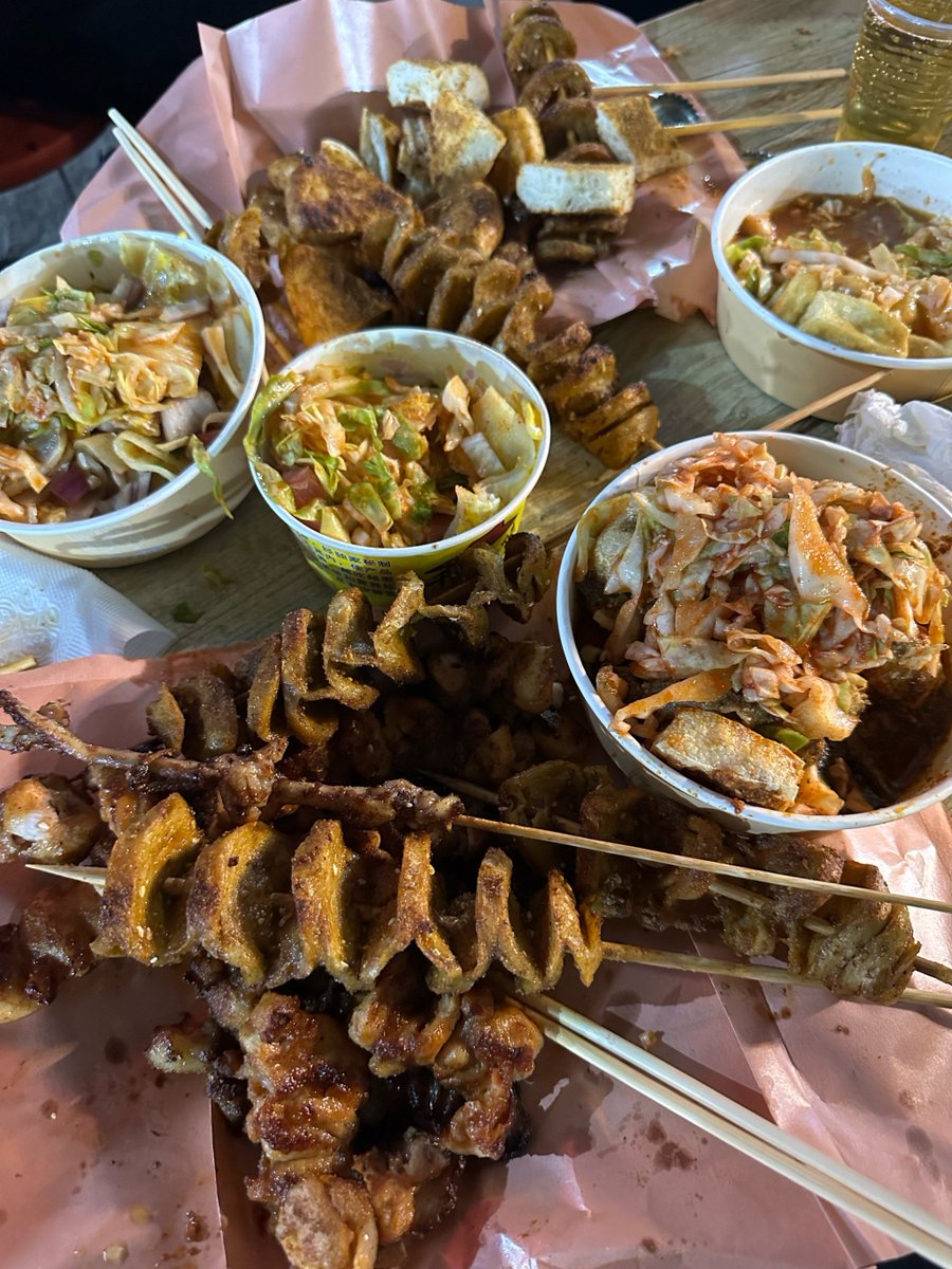 SidramYuvraj's tweet photo. [Grab u0026 Go! Crispy fried potato skewers + tangy tomato sauce = street food joy. Spicy, savory, perfect for a quick bite. ] https://t.co/EEr0j8jkeY