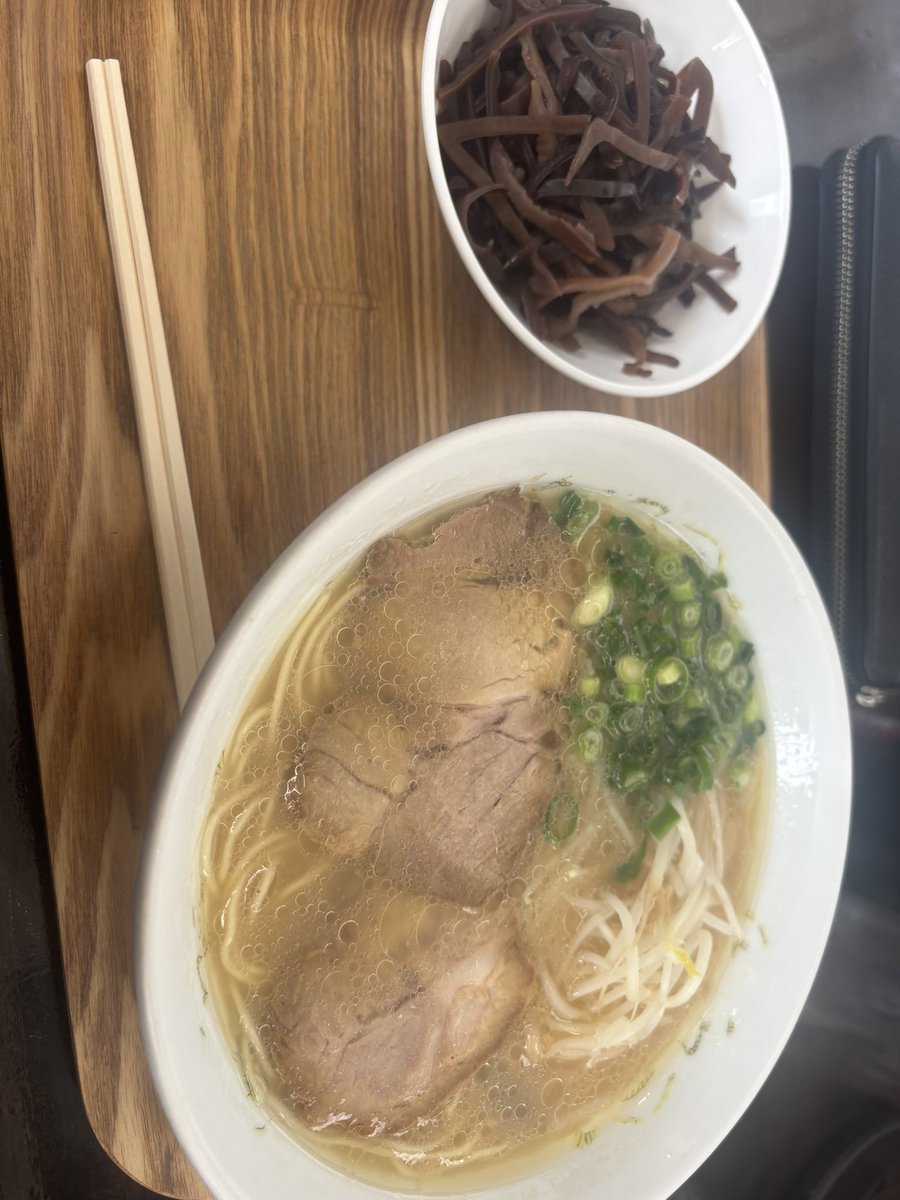 しろくろ tweet media