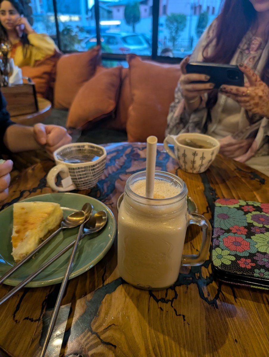 Aayat Tramboo🦉 tweet media