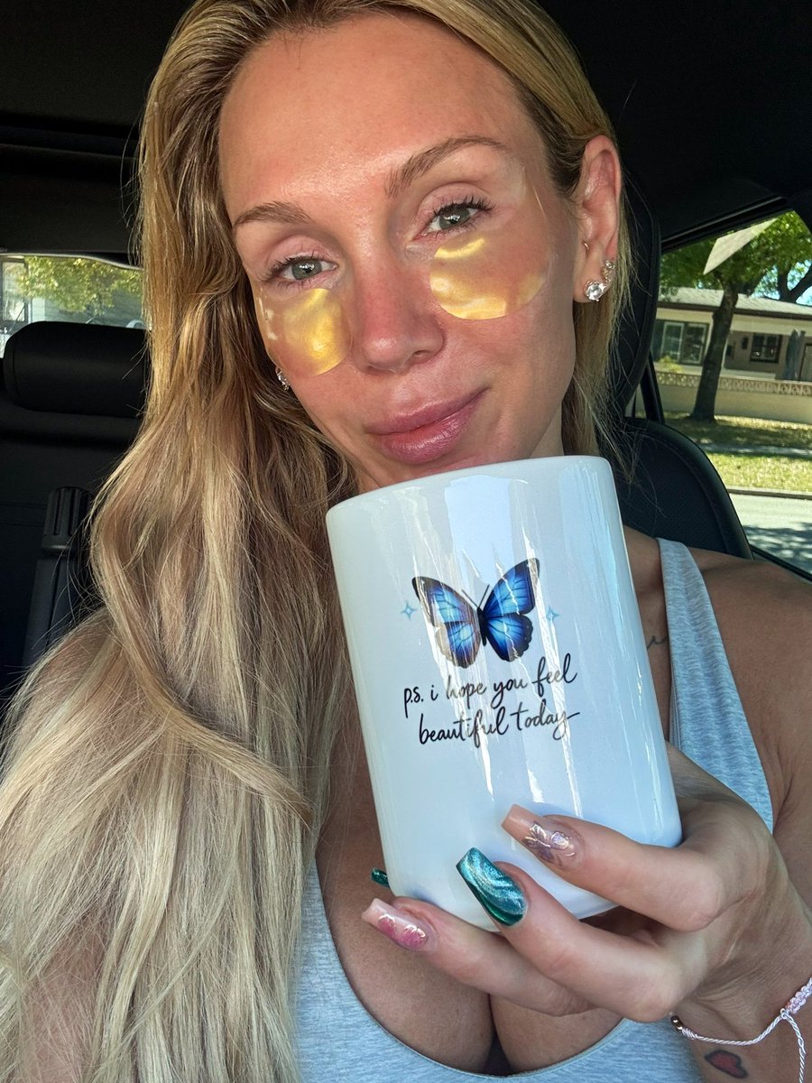 Charlotte Flair tweet media