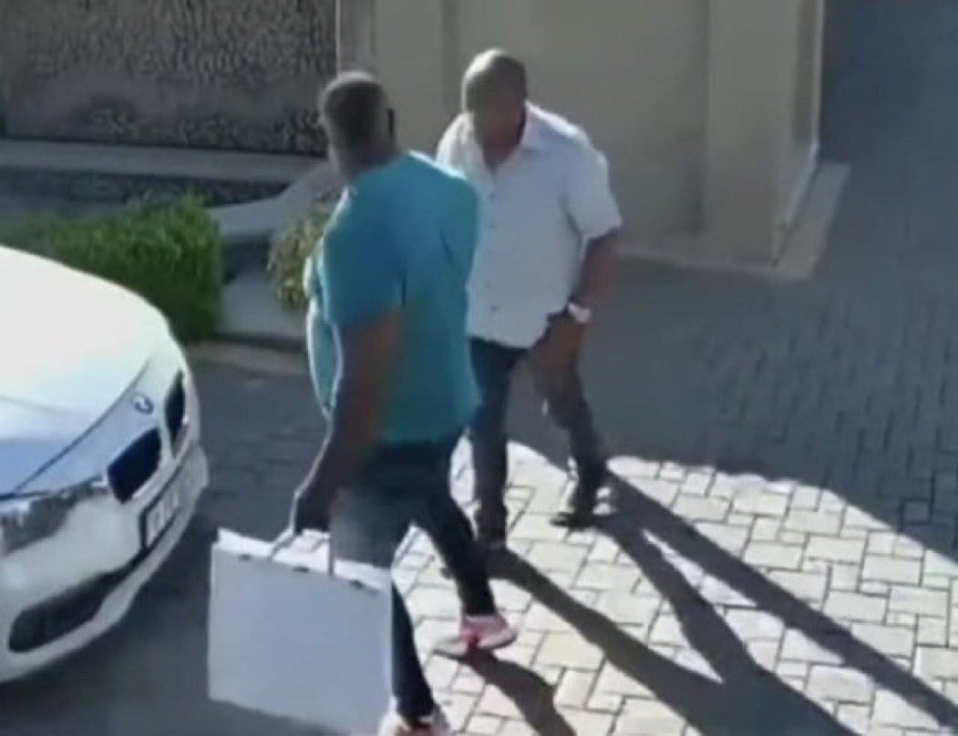 Man’s NOT Barry Roux tweet media