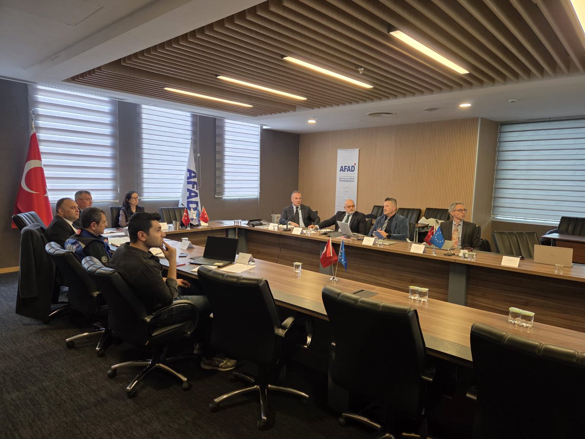 ipacevre tweet media