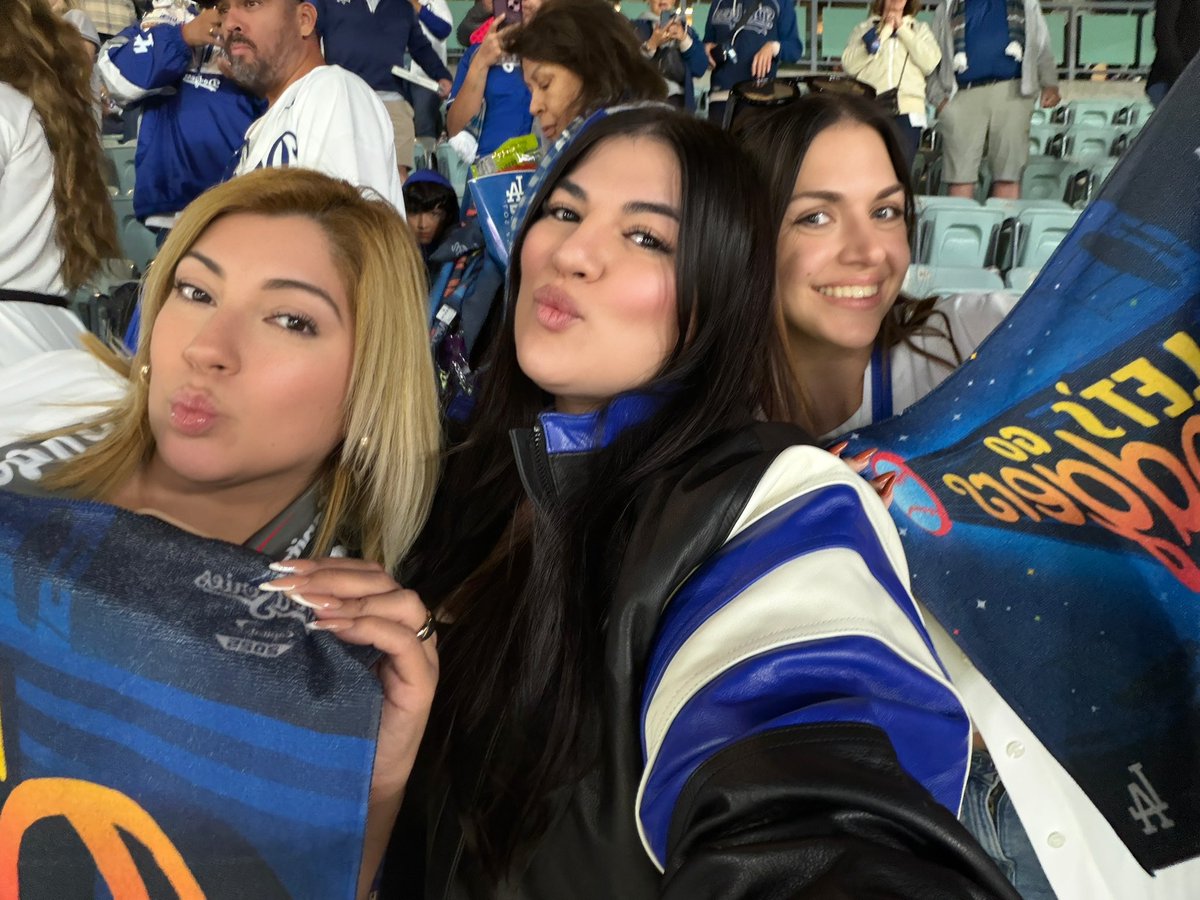 B2B WS CHAMP CYN CITY tweet media