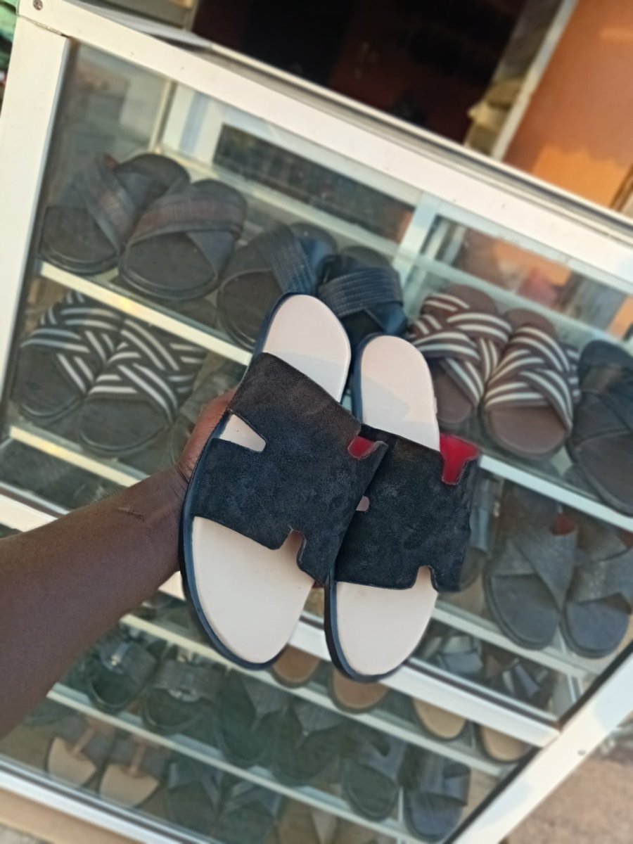 ADEEEFOOTWEAR's tweet photo. MAKER OF FOOTWEAR 
#shoemaker #footwear https://t.co/4bwvHLoLOy
