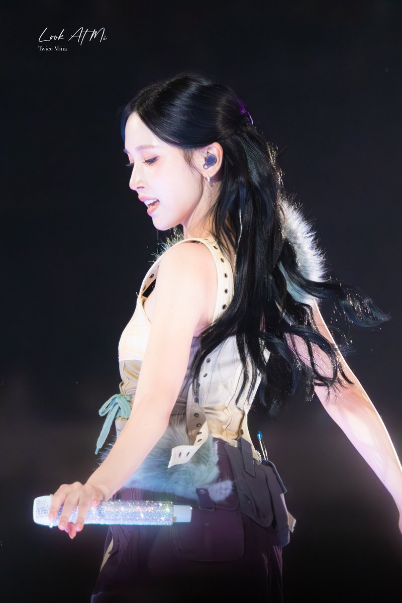 Look At Mi tweet media