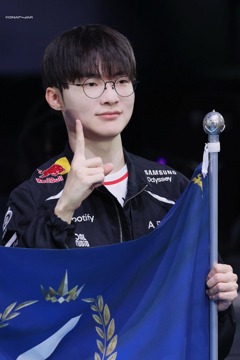 「260109 시즌 오프닝」

 대상혁✨✨ 영원히 행복하세요~
 #Faker #페이커 #이상혁 #T1WIN