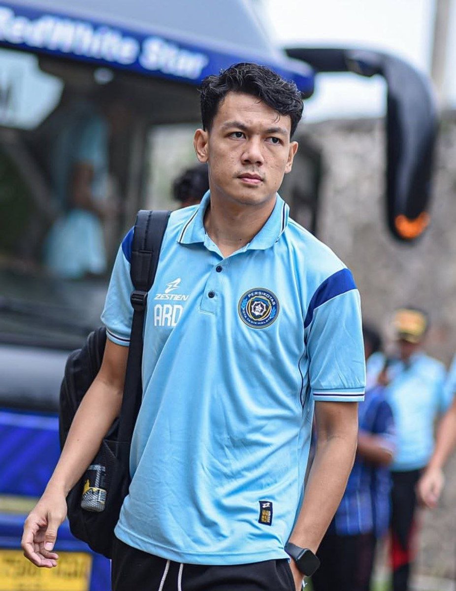 dioraonlyfens's tweet photo. Atlet bola kenak spill lagi 🫠🫠 https://t.co/rpv8jZG3R6