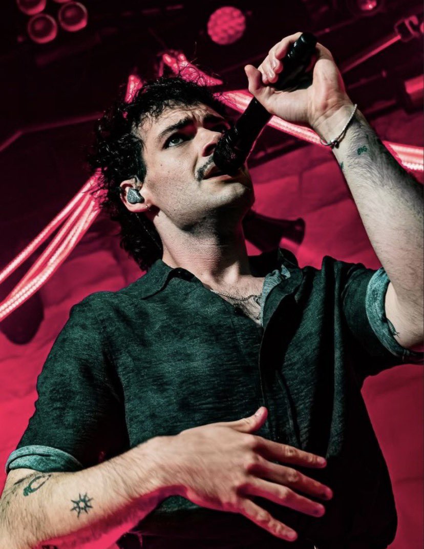 andy 🌕 tweet media