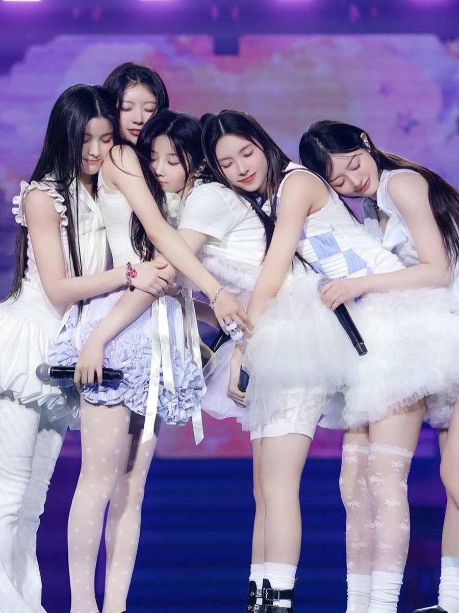 skadis7's tweet photo. God forbid five girls are whimsical and cute https://t.co/cvzJRoyClX