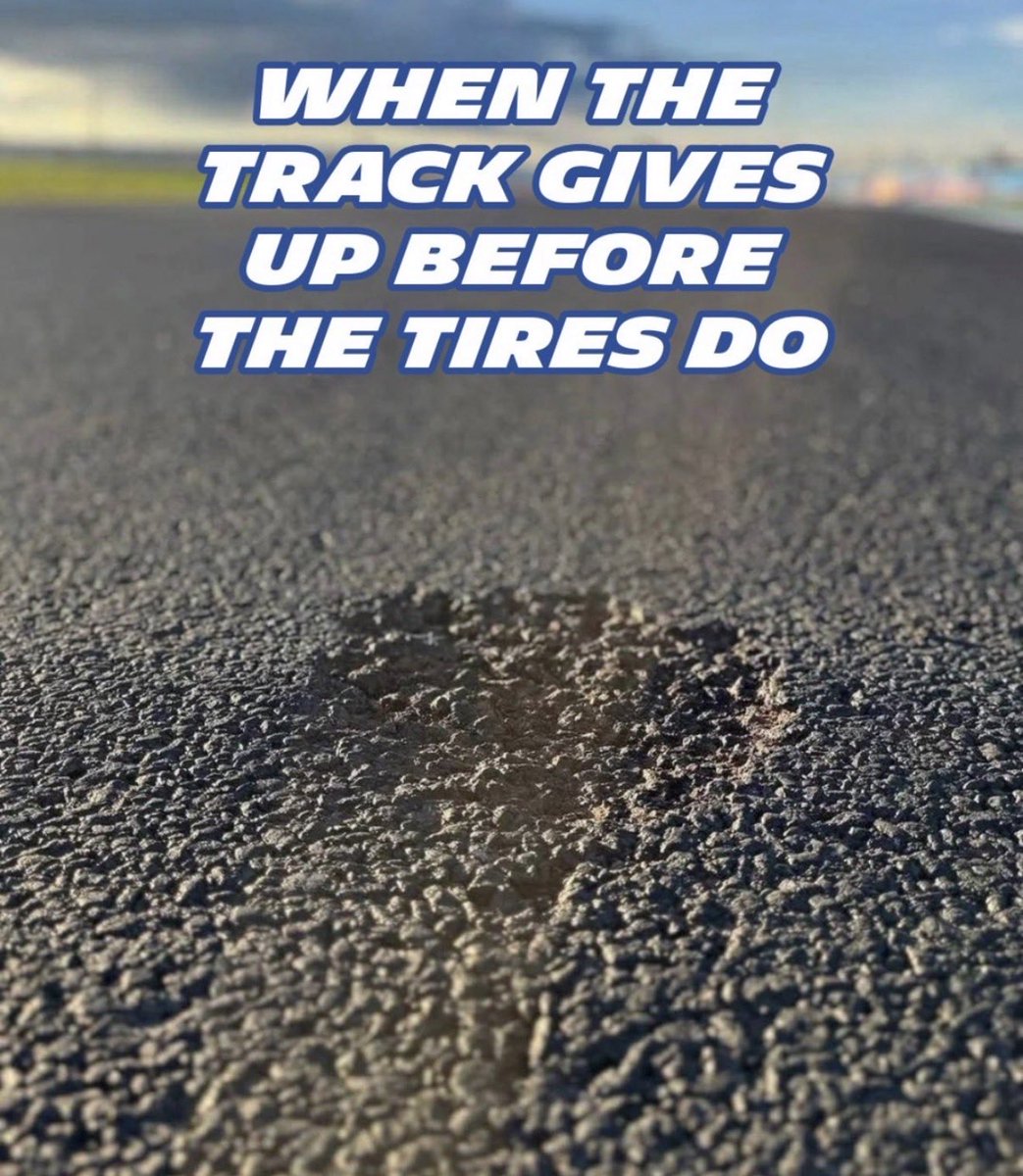 A <a href="/Michelin_Sport/">Michelin Motorsport</a> no le sentó bien que, inicialmente, se difundiera a las TV la info de q la carrera #MotoGP se recortaba por la degradación de las gomas; esta mañana han subido un post: ‘la pista se rinde antes que los neumáticos’ y lo han borrado. Han recibido un mail, parece