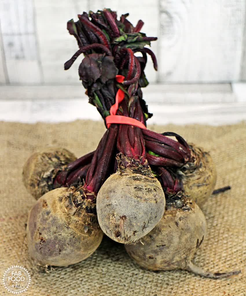 FabFood4All's tweet image. Simple Slow Cooked Beetroot - so easy! There's nothing like home-cooked beetroot, and best of all, it avoids plastic wrap! 
#beetroot #slowcooker #slowcookerbeetroot 
fabfood4all.co.uk/simple-slow-co…