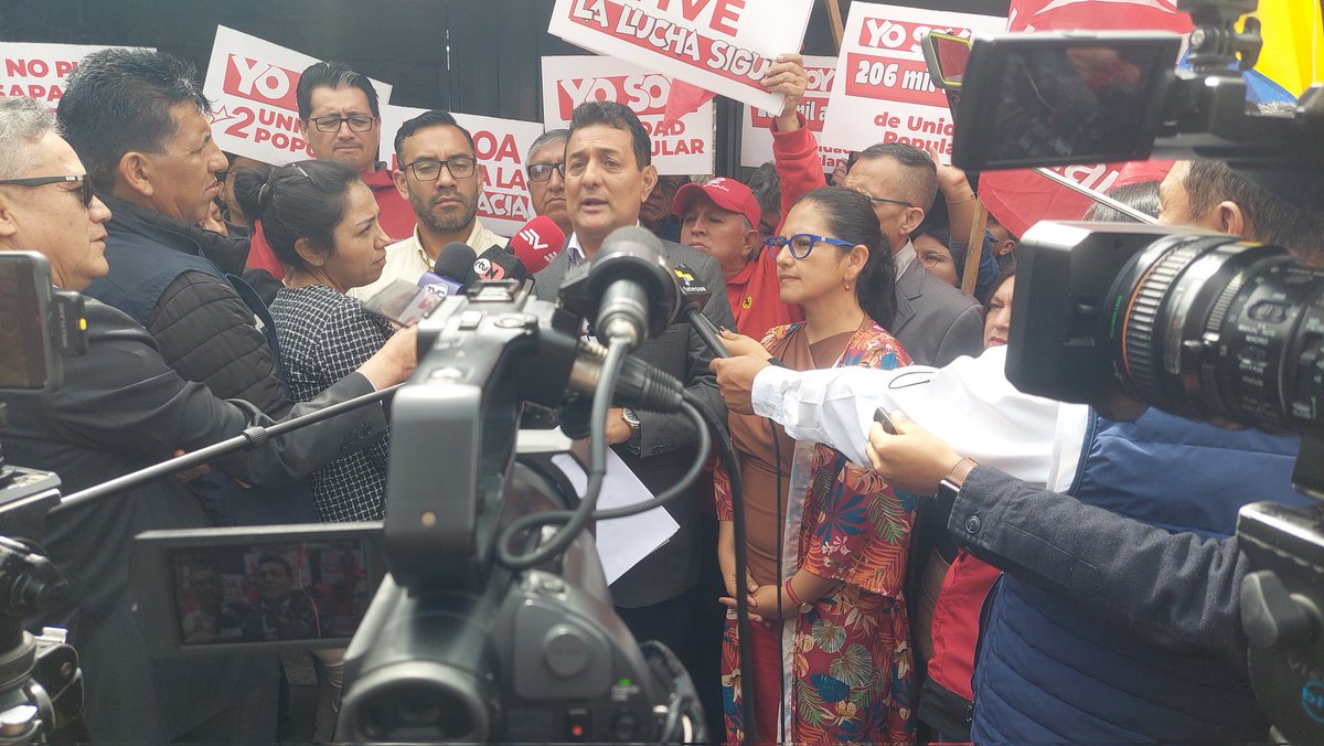 Hoy presentamos en el <a href="/cnegobec/">cnegobec</a> el pedido de archivo del fraudulento informe que quiere eliminar a <a href="/UnidadPopularE/">Unidad Popular</a>, y solicitamos certifiquen las supuestas 175mil desafiliaciones. <a href="/DianaAtamaint/">Diana Atamaint</a> y <a href="/DanielNoboaOk/">Daniel Noboa Azin</a> tienen que demostrar las desafiliaciones. #SomosUnidadPopular