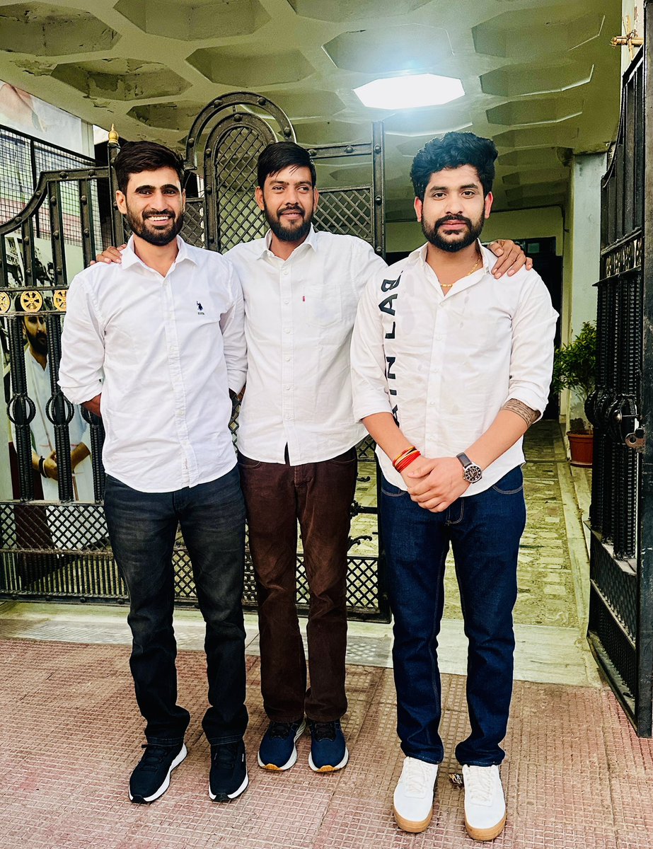 nishantdhankad's tweet photo. तेरे जैसा यार कहा…….
@_vimalchoudhary 🤝 https://t.co/YxCgj1sspj