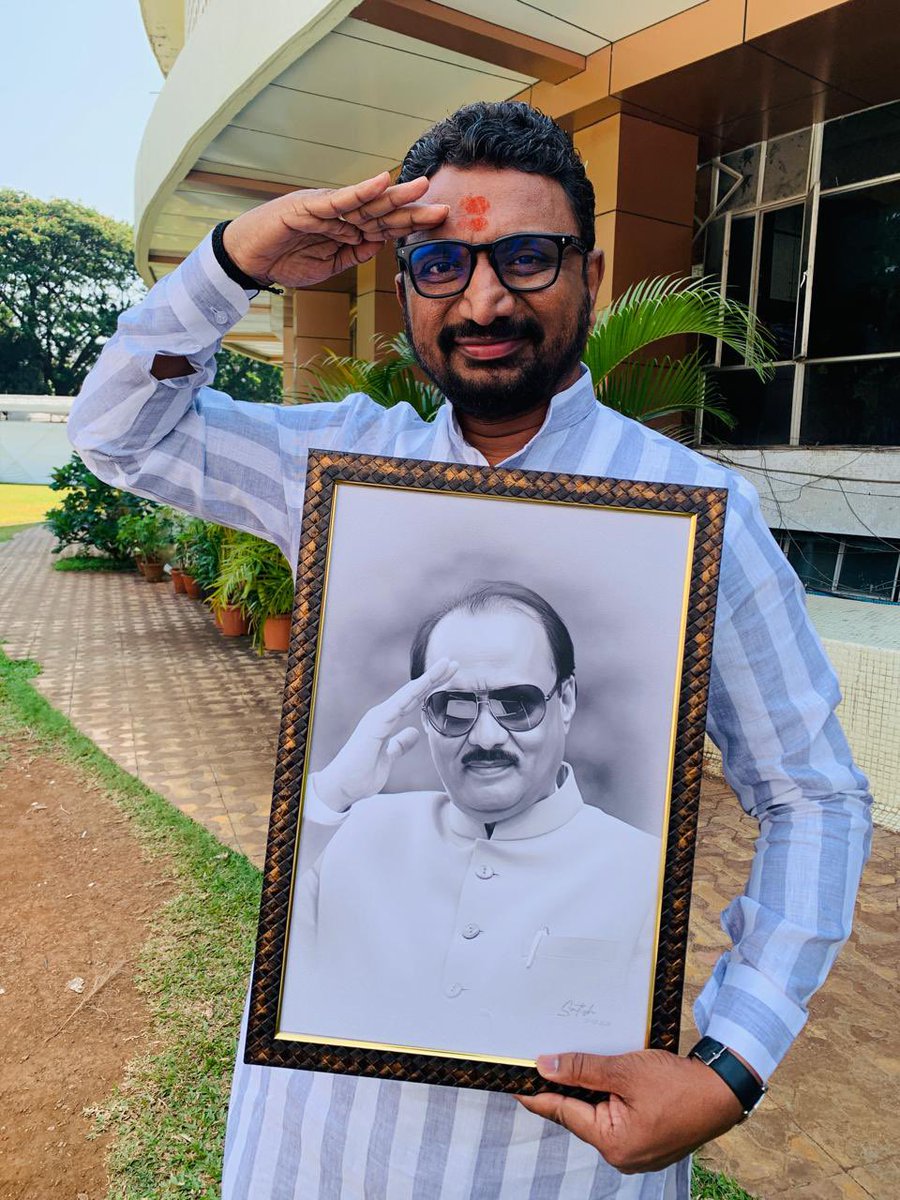 amolmitkari22's tweet photo. सत्ता येईल जाईल,आमदार-खासदारकी असेल नसेल मात्र “दादा”नावाचा देवमाणुस परत महाराष्ट्र व देशाच्या पटलावर दिसणार नाही , हे सत्य आता स्वीकारुन पुढे जावे लागेल.दादांवर जीव ओवाळणारे लाखो करोडो निःस्वार्थी कार्यकर्ते अजुनही महाराष्ट्रात जिवंत आहेत.अधिवेशनात अखेरचा दिवस जरी असला तरी खरी लढाई आता सुरू करू.दादांचा हा अखेरचा फोटो उद्याच्या पुरोगामी महाराष्ट्राचा बुलंद आवाज ठरेल.दादांच्या अनुपस्थितीने या अधिवेशनातला जिवंतपणा संपलेला होता. अधिवेशन केवळ औपचारिकता वाटत होती.कर्तव्य संपले नाही. लढाई मरेपर्यंत कायम राहील.#miss u दादा ♥️दिया है जान भी देंगे 🙏💐💐💐