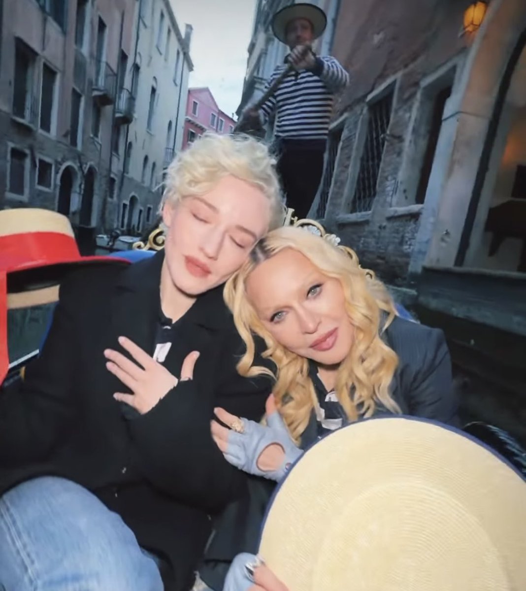 Pop Crave tweet media