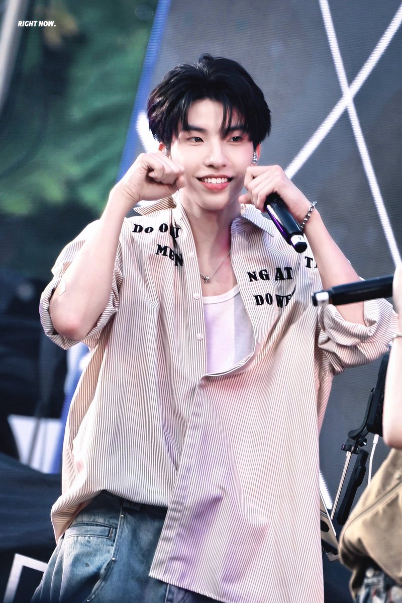 RIGHT NOW. tweet media