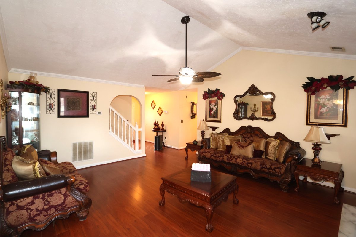 WalilArcherLive's tweet photo. I had the opportunity to photograph this owner-occupied home for sale 3 bed &amp; 2 bathroom 1,550sq ft.

For booking go to https://t.co/TykdLefvdV

#RealEstatePhotography #HomeListing #PropertyPhotos #AtlantaRealEstate #WalilArcherPhotography #ATLRealEstate https://t.co/nsDf3J3lR1