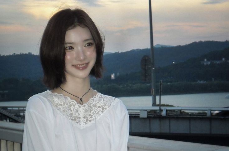 沈, LUNARA. tweet media