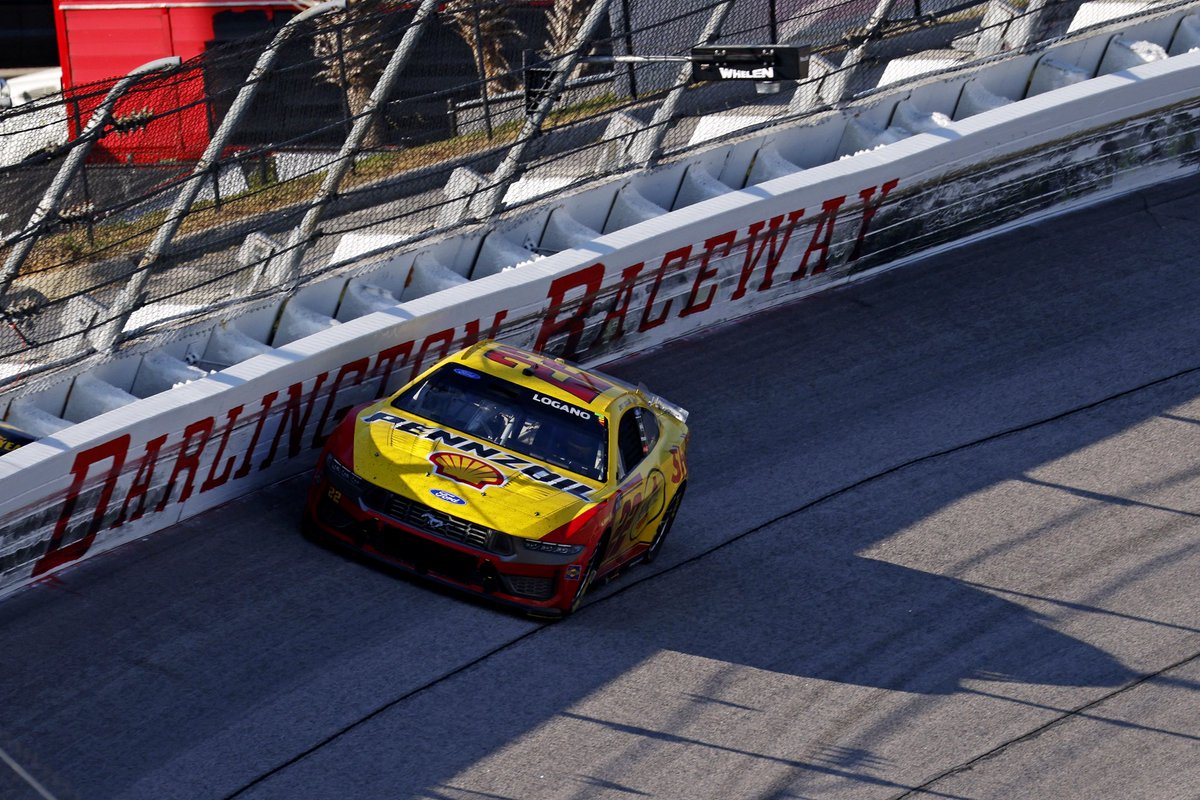 Joey Logano tweet media